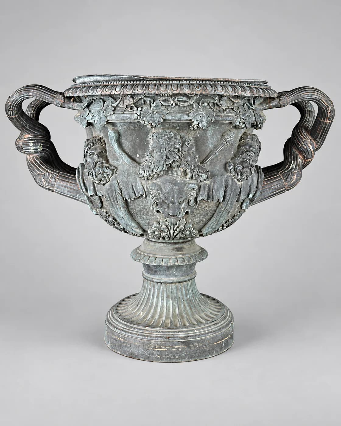 Vase Warwick en bronze, XIXe siècle. — vue studio reconstituée et illustrative