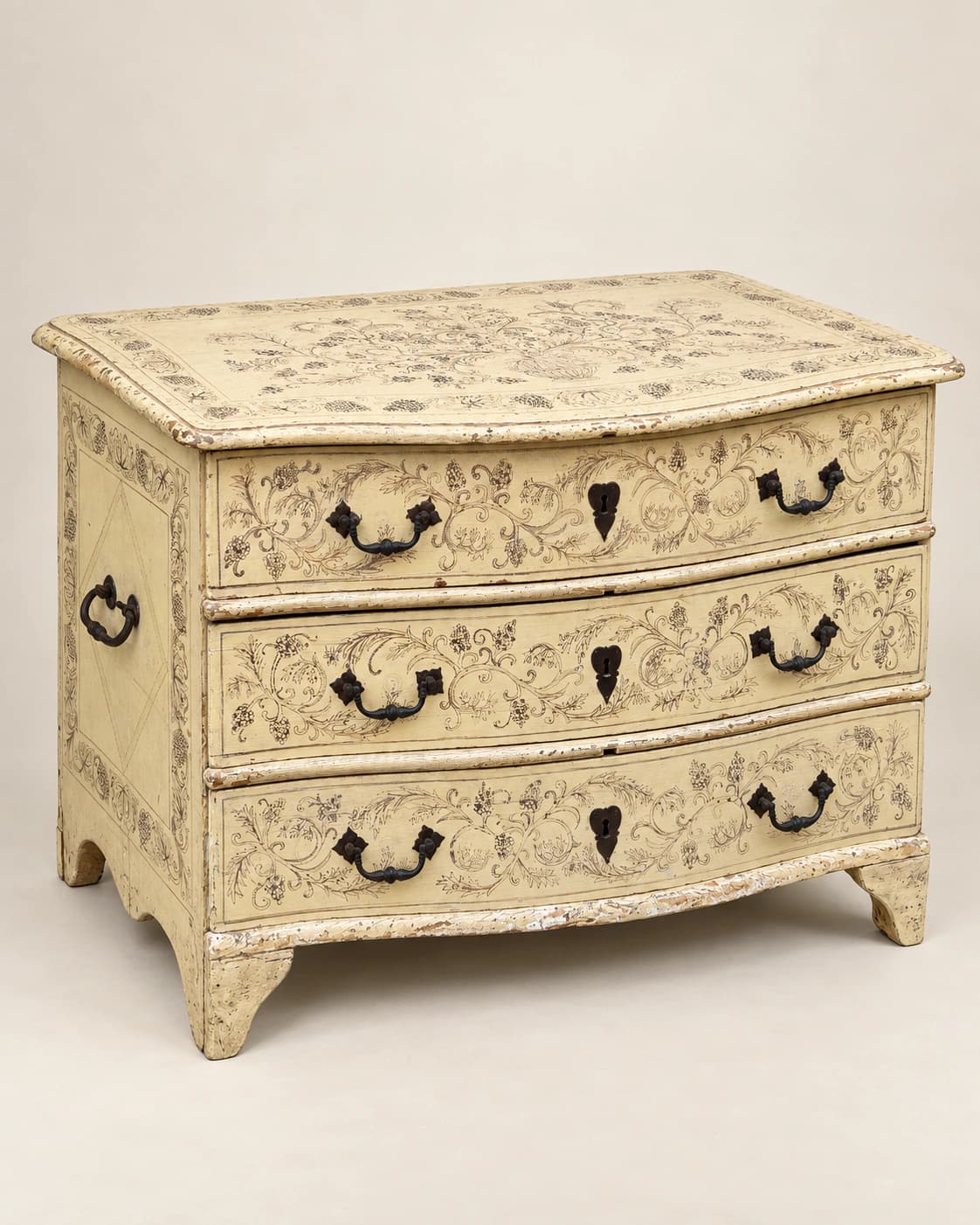 Commode en arbalète de style Louis XV, début XXe siècle, Sud de la France — vue studio reconstituée et illustrative