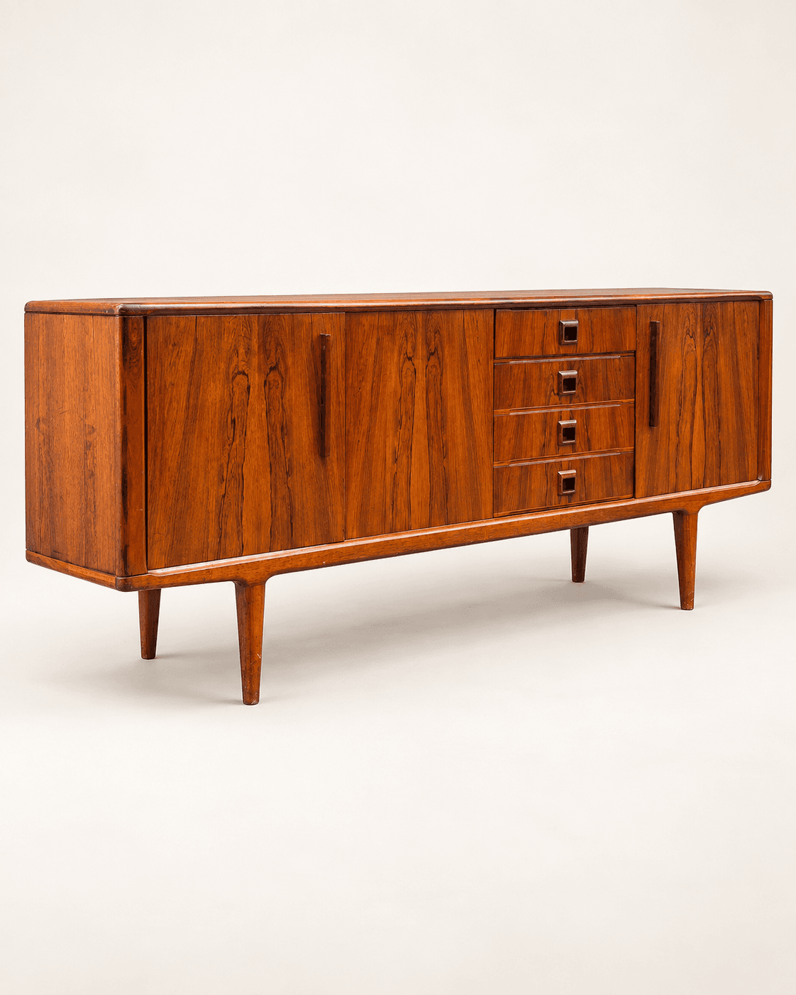 Enfilade scandinave en teck, années 1960 — vue studio reconstituée et illustrative