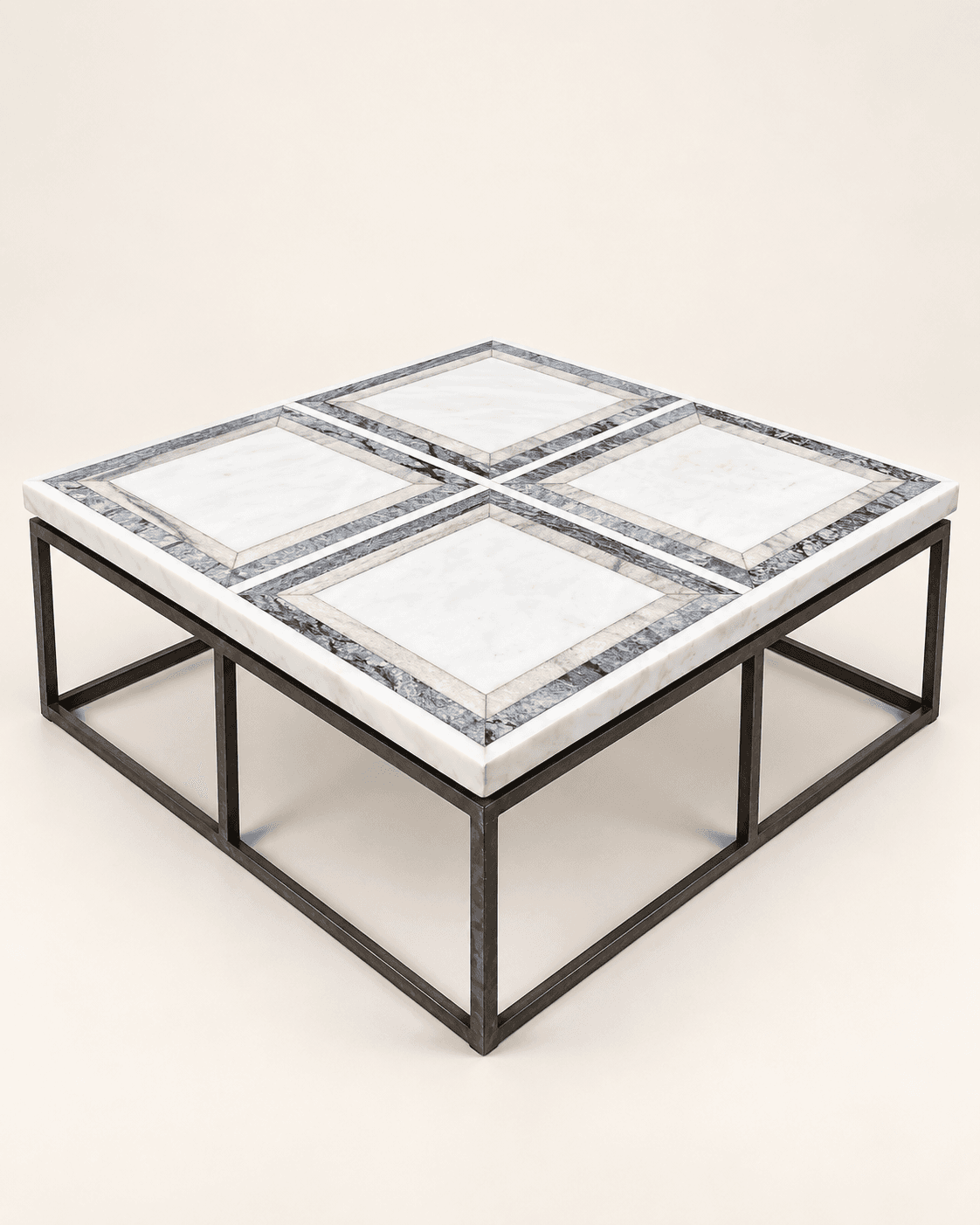 Table basse italienne à plateau en marqueterie de marbre, années 1970 — vue studio reconstituée et illustrative