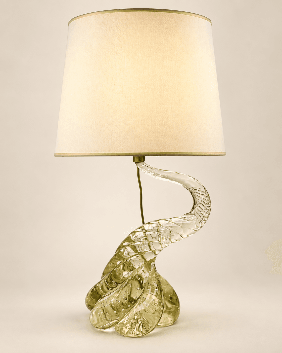 Lampe de table en verre de Murano, Italie, années 1960 — vue studio reconstituée et illustrative