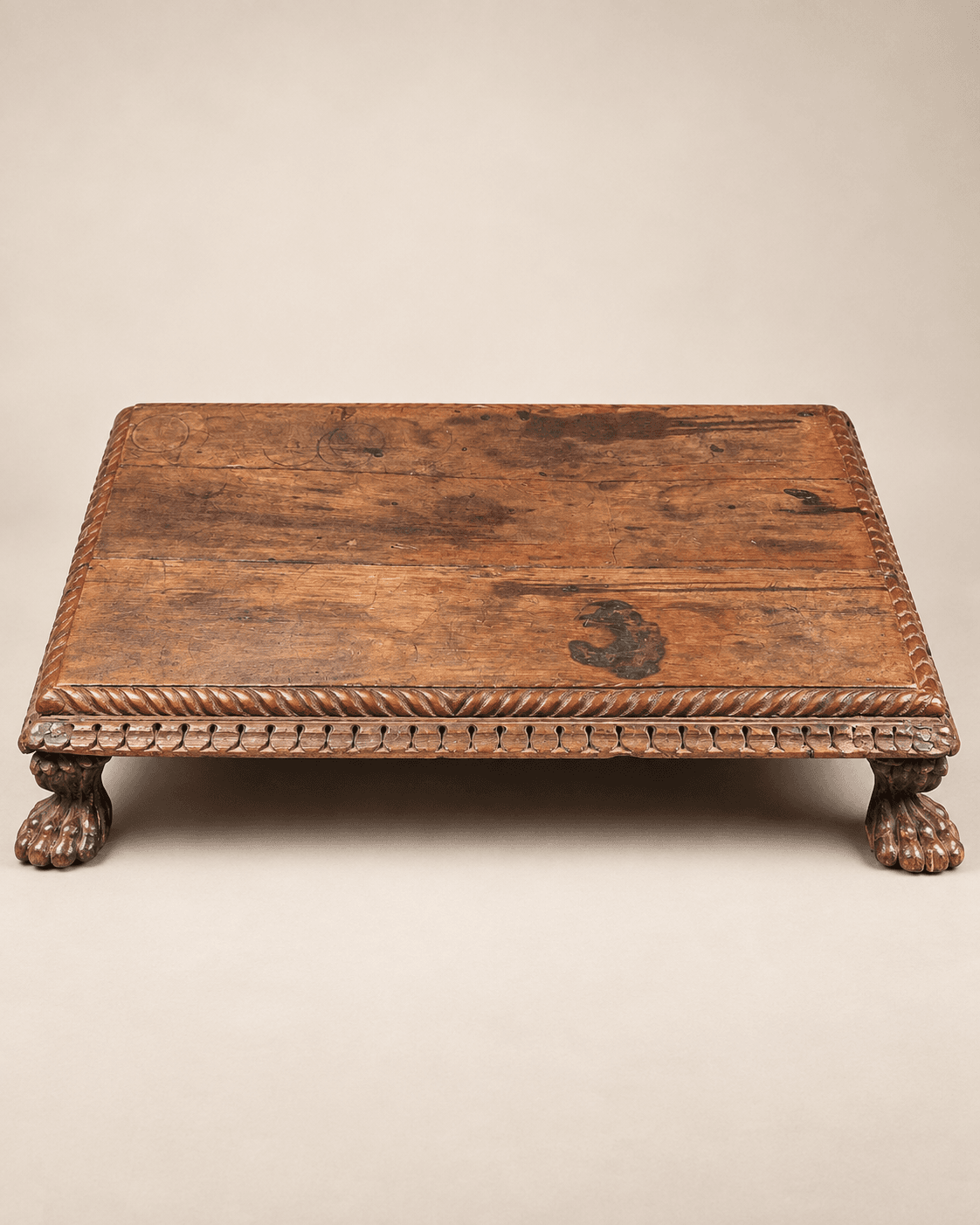 Autel de prière en bois sculpté, Inde début 20th — vue studio reconstituée et illustrative