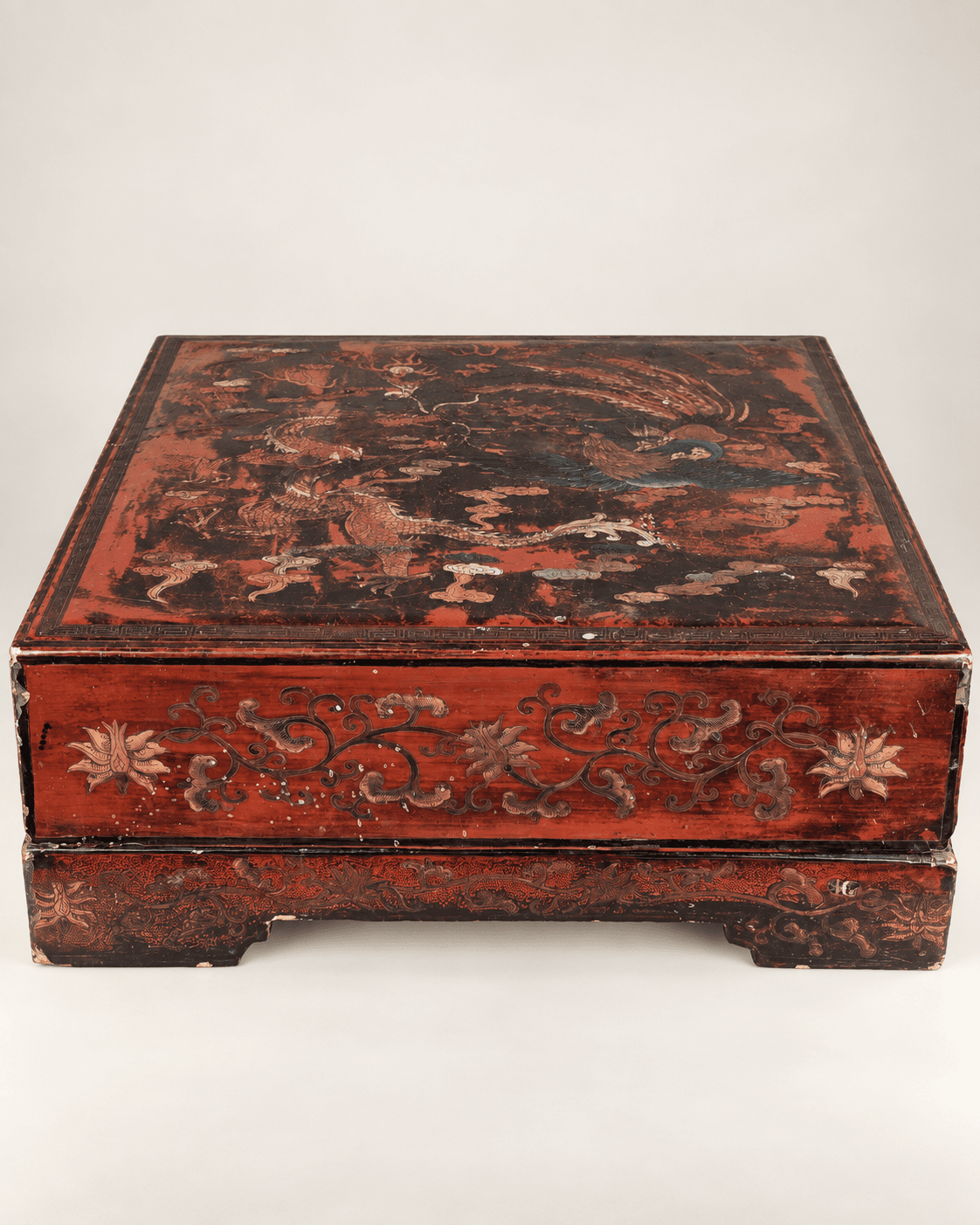 Coffret de mariage en bois laqué, Chine début 20th — vue studio reconstituée et illustrative