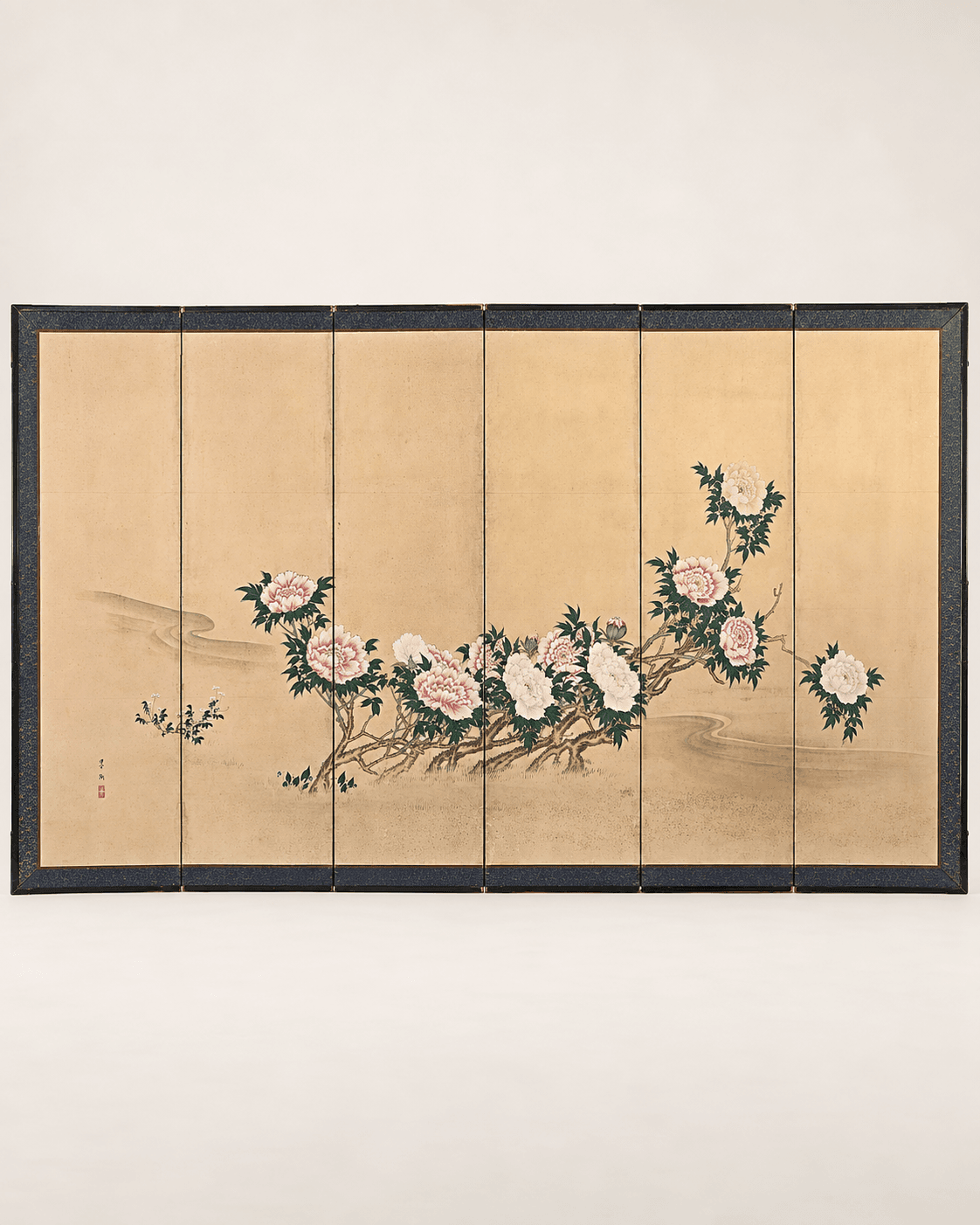 Paravent chinois à décor de pivoines, fin du XIXe siècle. — vue studio reconstituée et illustrative