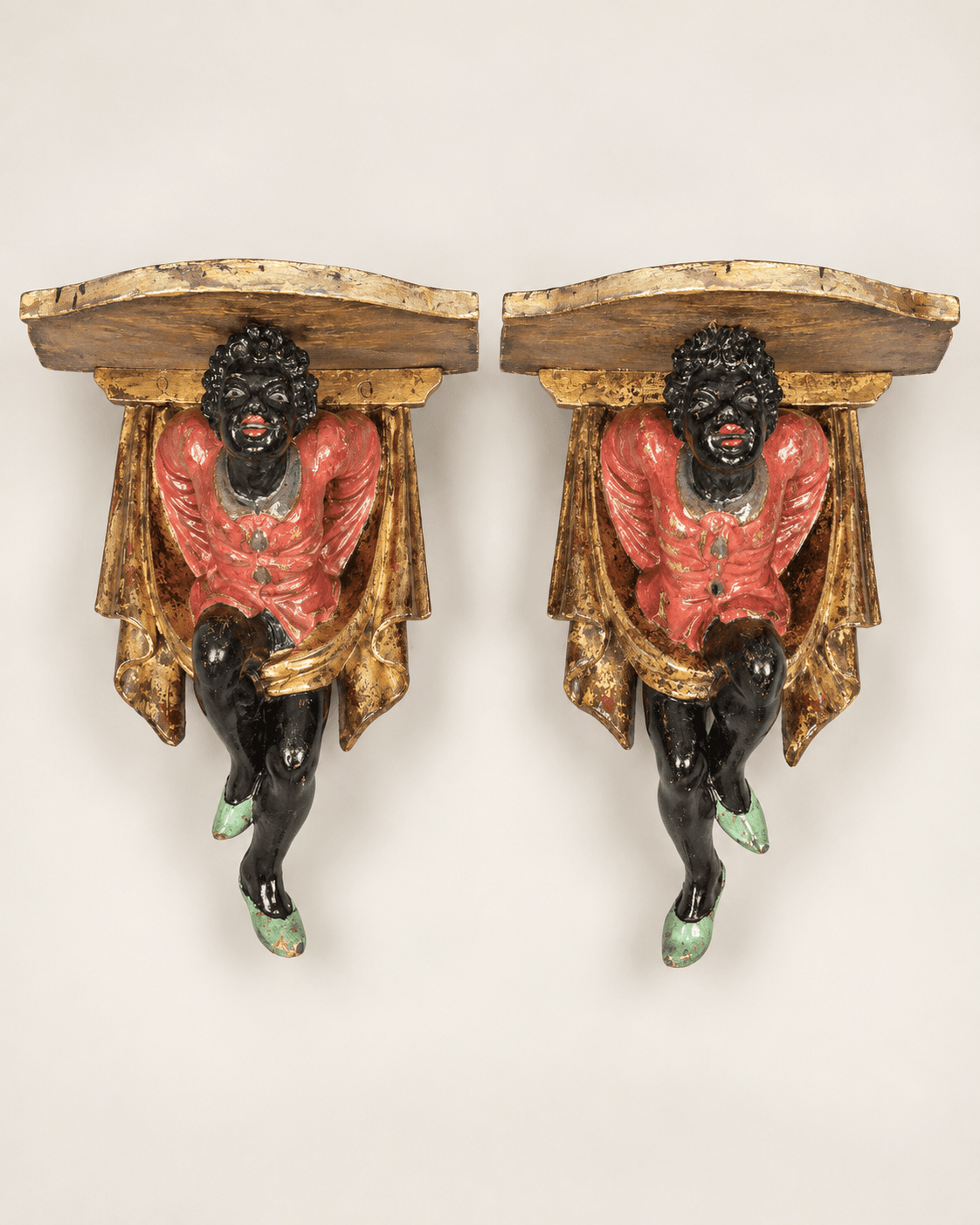 Paire de petites consoles en bois polychromé, Italie 20th — vue studio reconstituée et illustrative