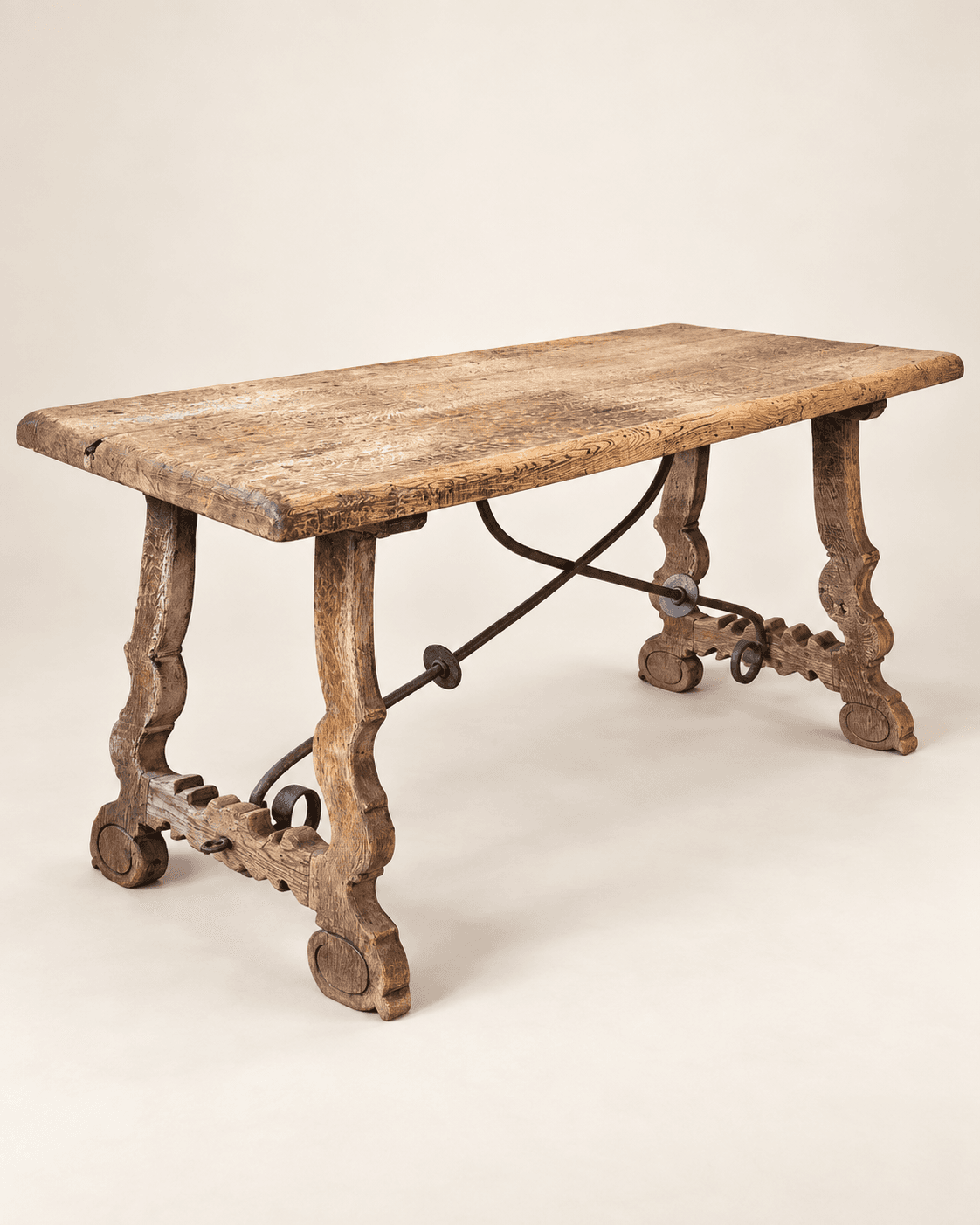 Table Espagnole en chêne, 19th — vue studio reconstituée et illustrative