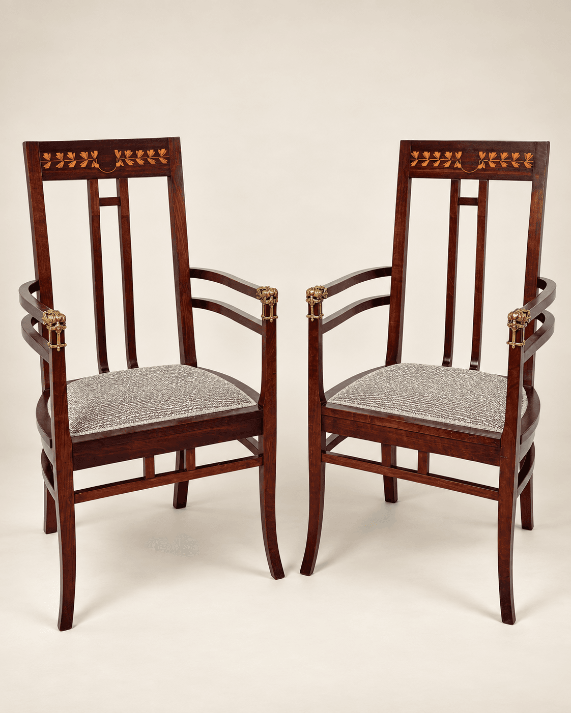 Paire de chaises Art nouveau de Carlo Zen, Italie, années 1900 — vue studio reconstituée et illustrative