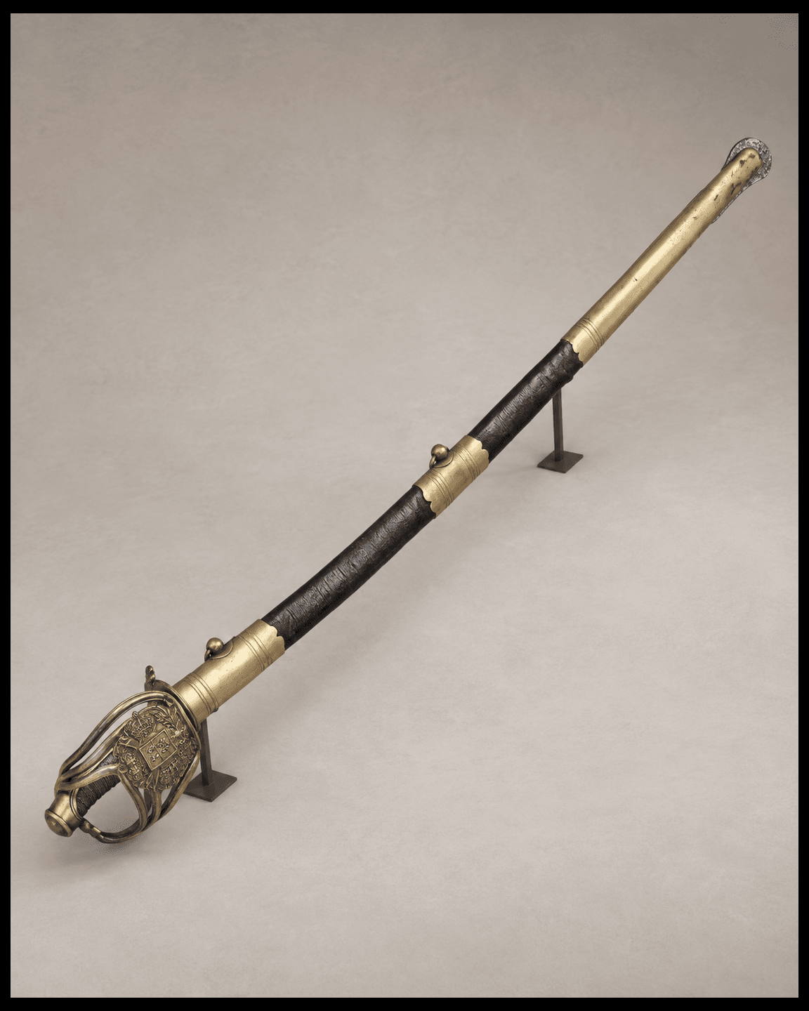 Sabre des gardes du corps du Roy, 1er modèle, 1814 — vue studio reconstituée et illustrative