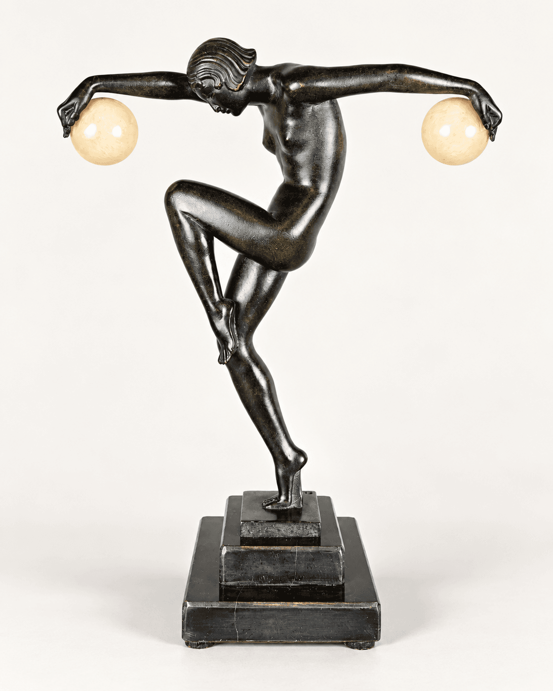 Sculpture Art Déco en bronze " Danseuse aux Boules" par Denis pour Max Le Verrier, circa 1930