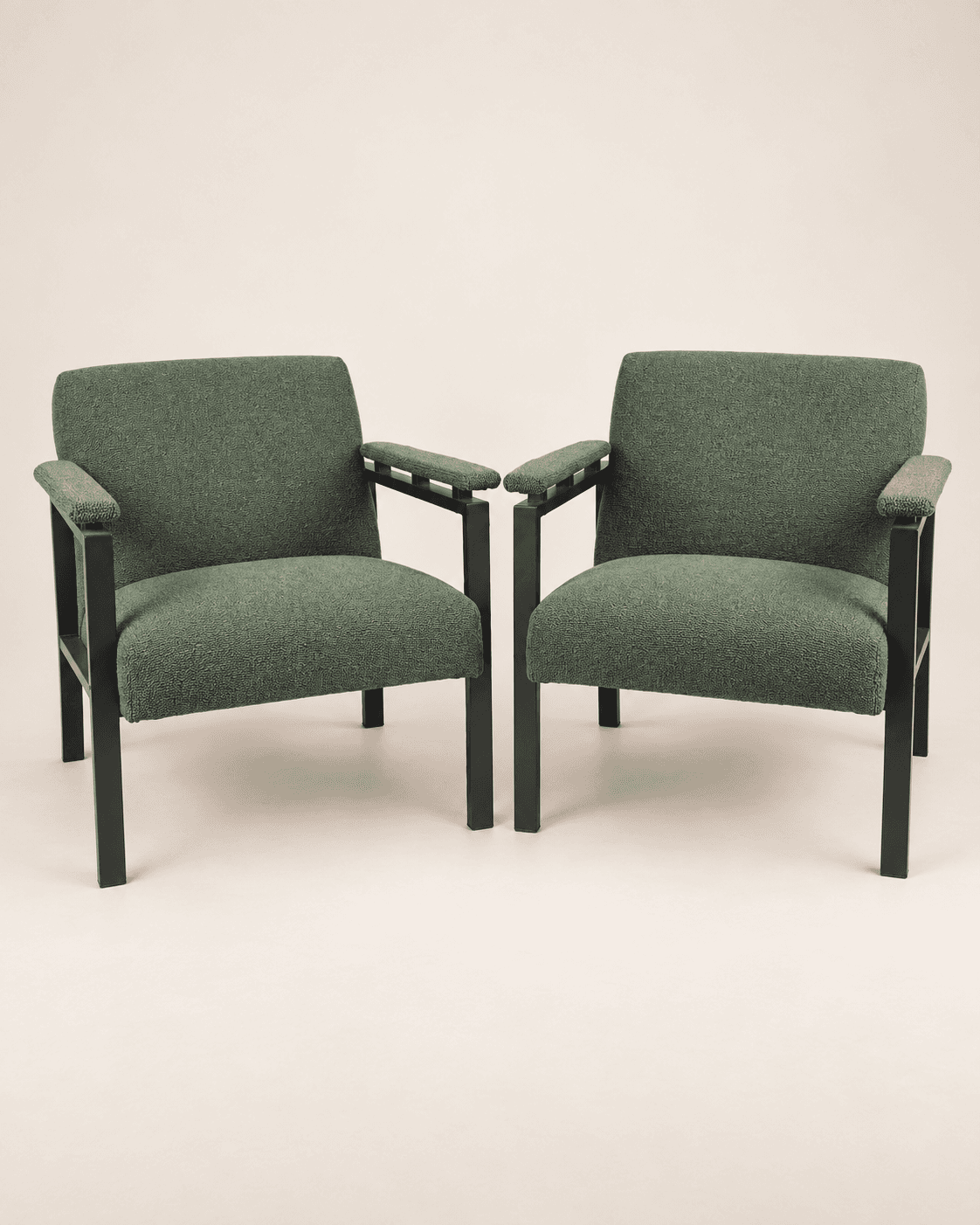 Paire de fauteuils en métal laqué noir et tissus vert, 1960