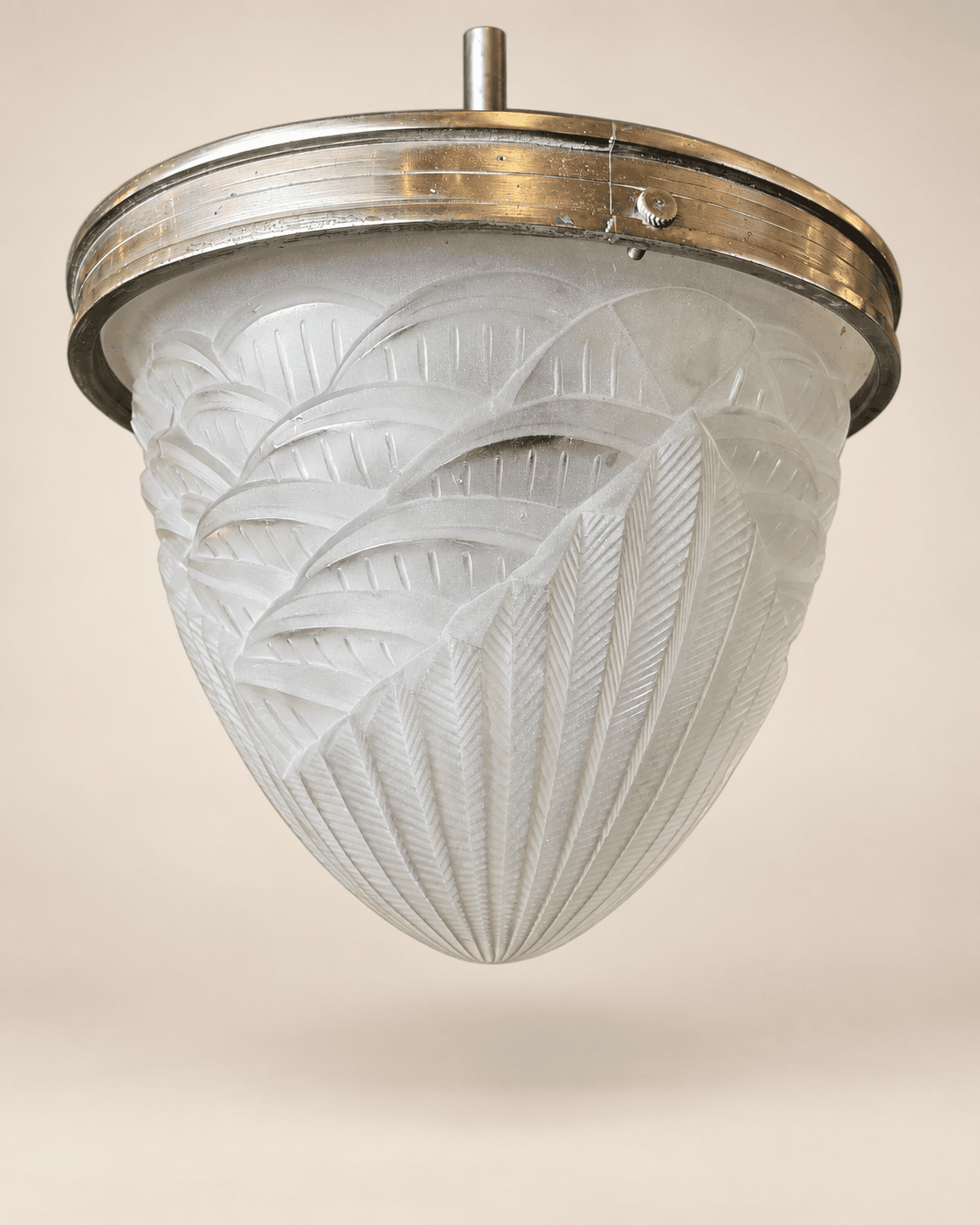 Schneider, plafonnier en verre pressé et monture nickelée, vers 1930