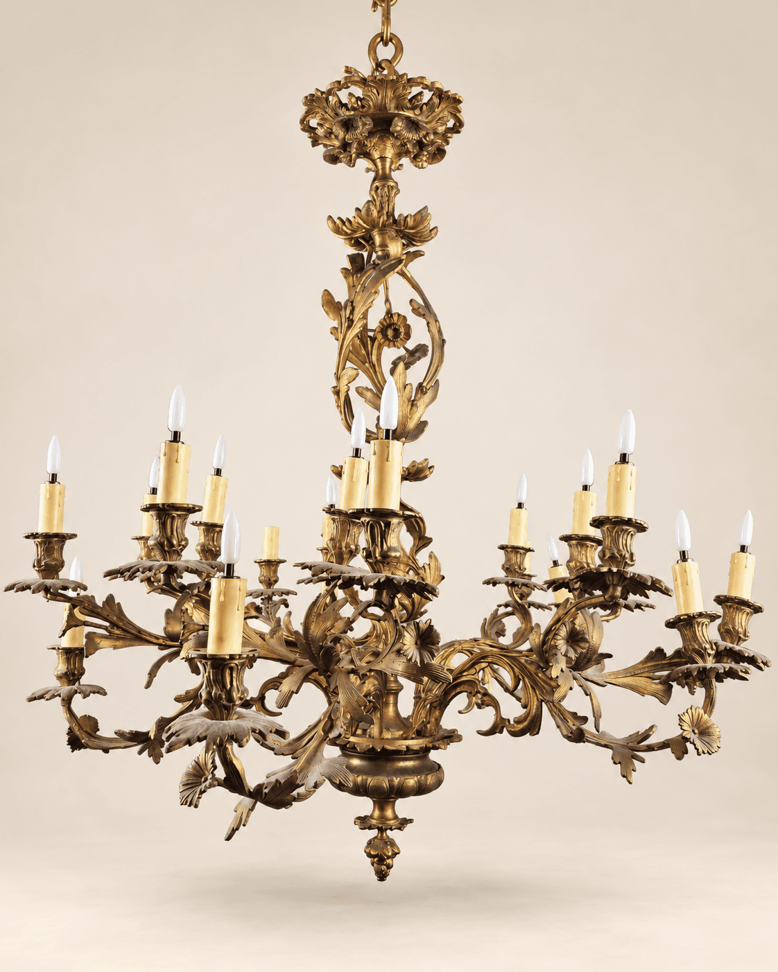 Lustre en bronze de style Louis XV, XIXe siècle