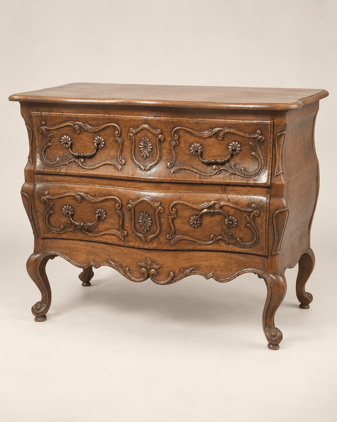 Commode tombeau de style Louis XV en noyer, XXe