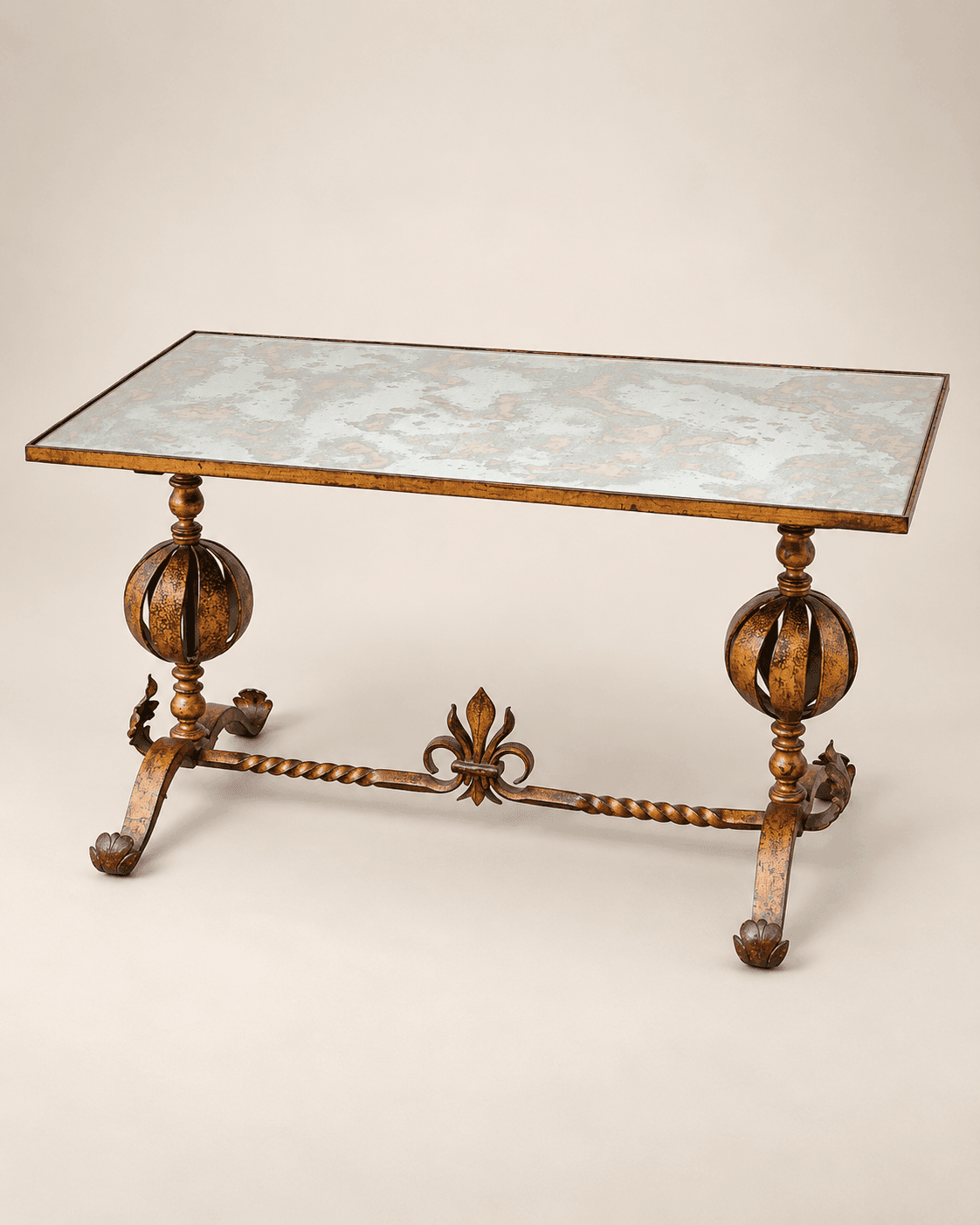 Table basse en bronze et tablette en verre églomisé, vers 1940