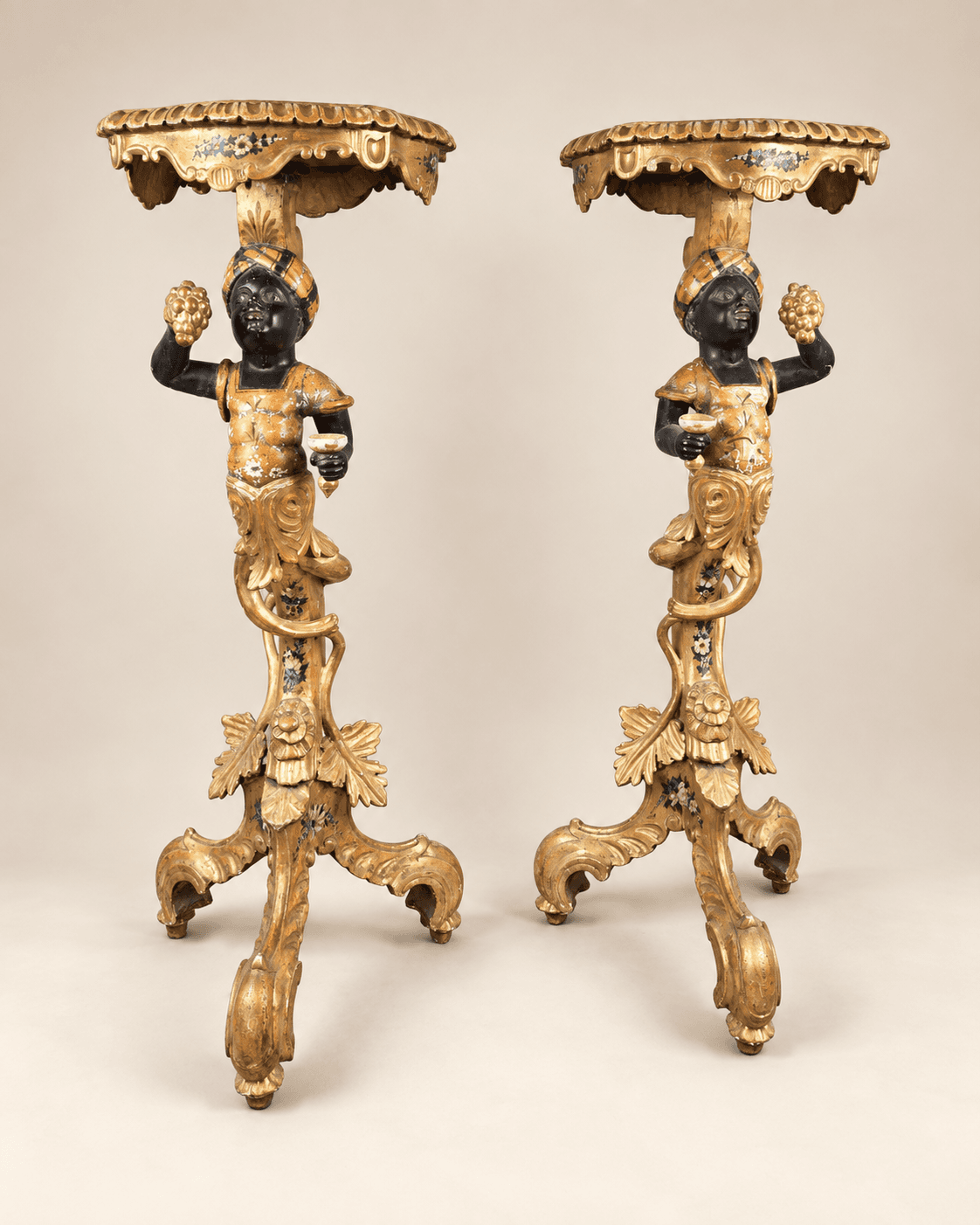 Paire de sellettes Vénitiennes en bois doré et polychromé, fin XIXe