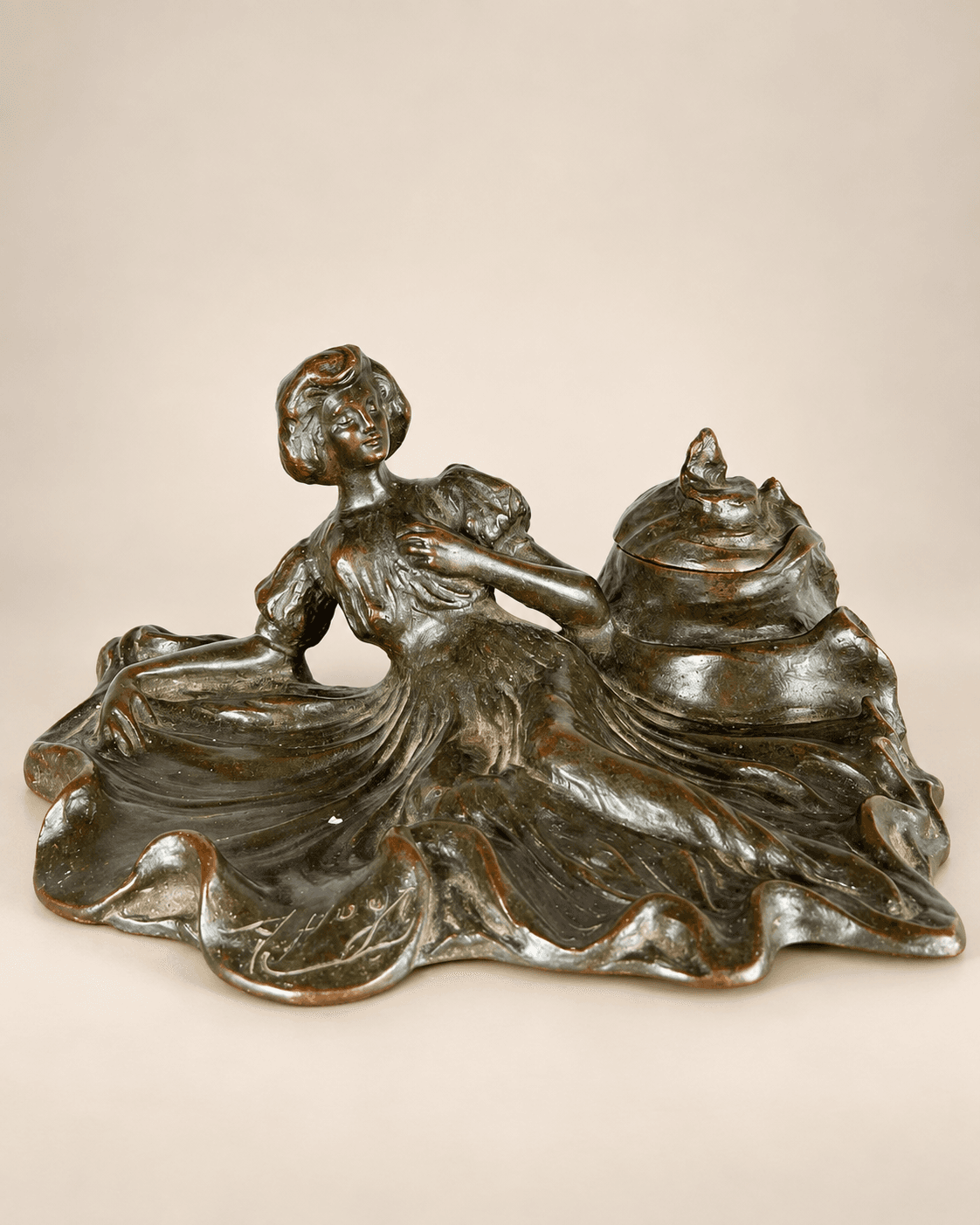 Encrier en bronze Art Déco, signé Arthur Puyt