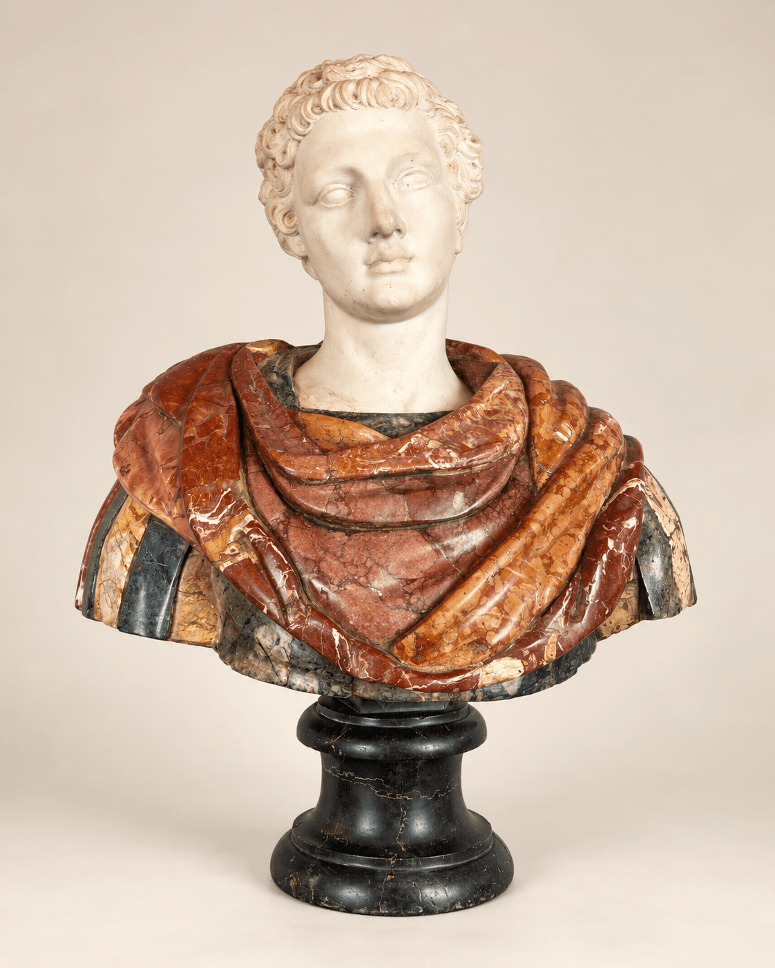 Buste en marbre polychrome représentant un empereur romain, XIXe siècle.