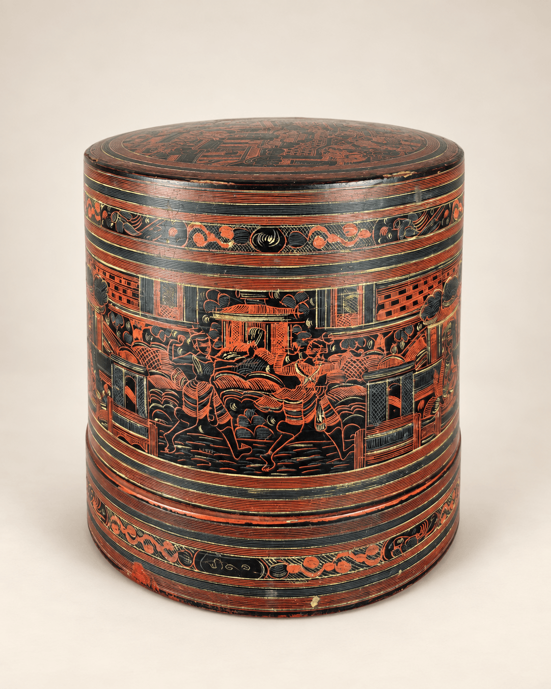 Boite a Betel en bois gravé et laqué, Birmanie vers 1920