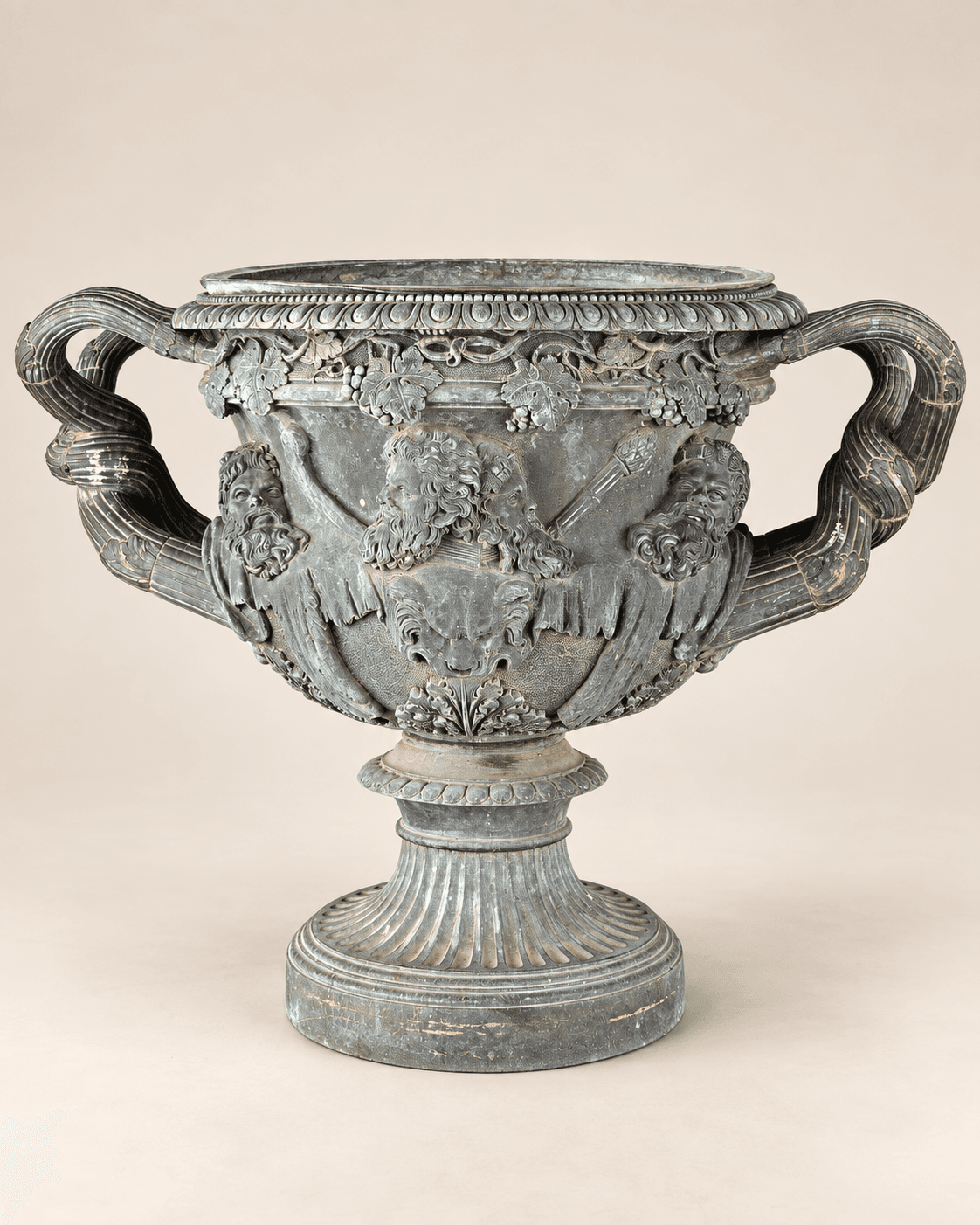 Vase Warwick en bronze, XIXe siècle.